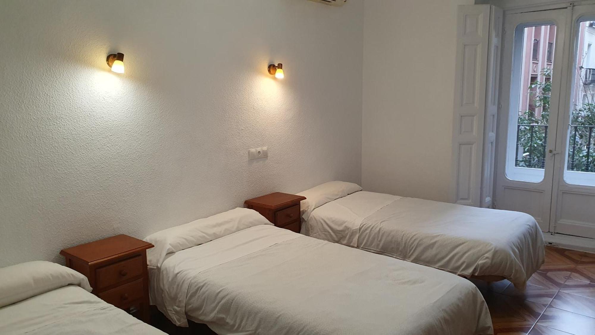 Hostal Ginebra -Madrid Centro Gran Via Sol- Extérieur photo