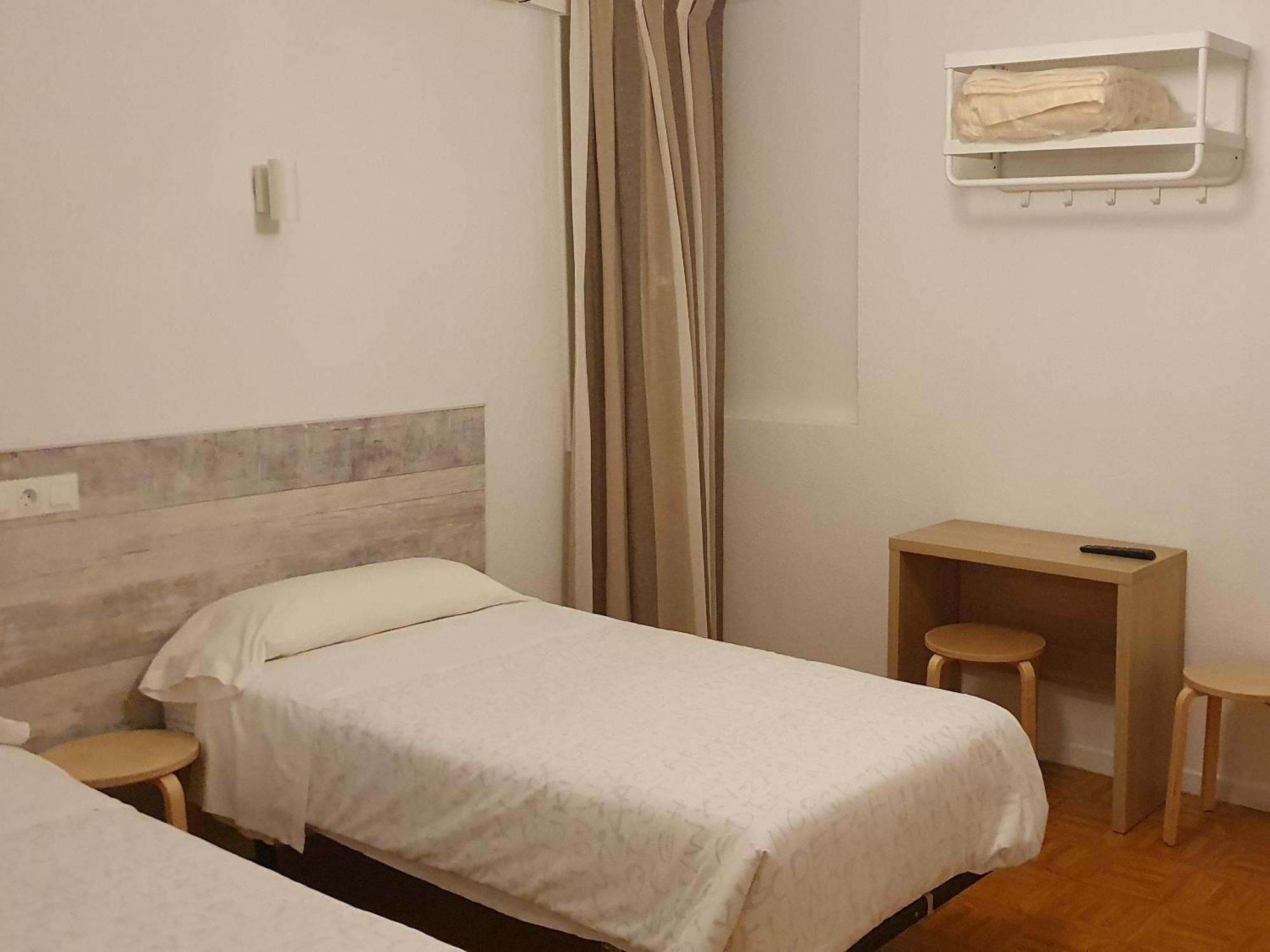 Hostal Ginebra -Madrid Centro Gran Via Sol- Extérieur photo